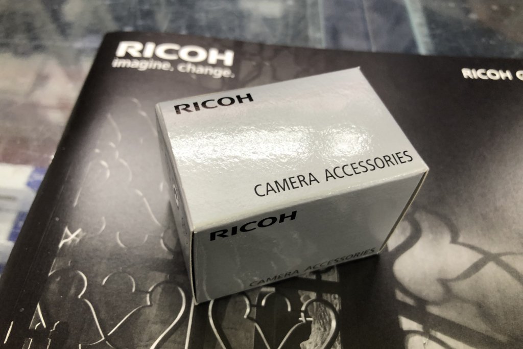 RICOH GRIIIには予備のバッテリーが必須なんだよね。やっと入手できた。｜記憶カメラ