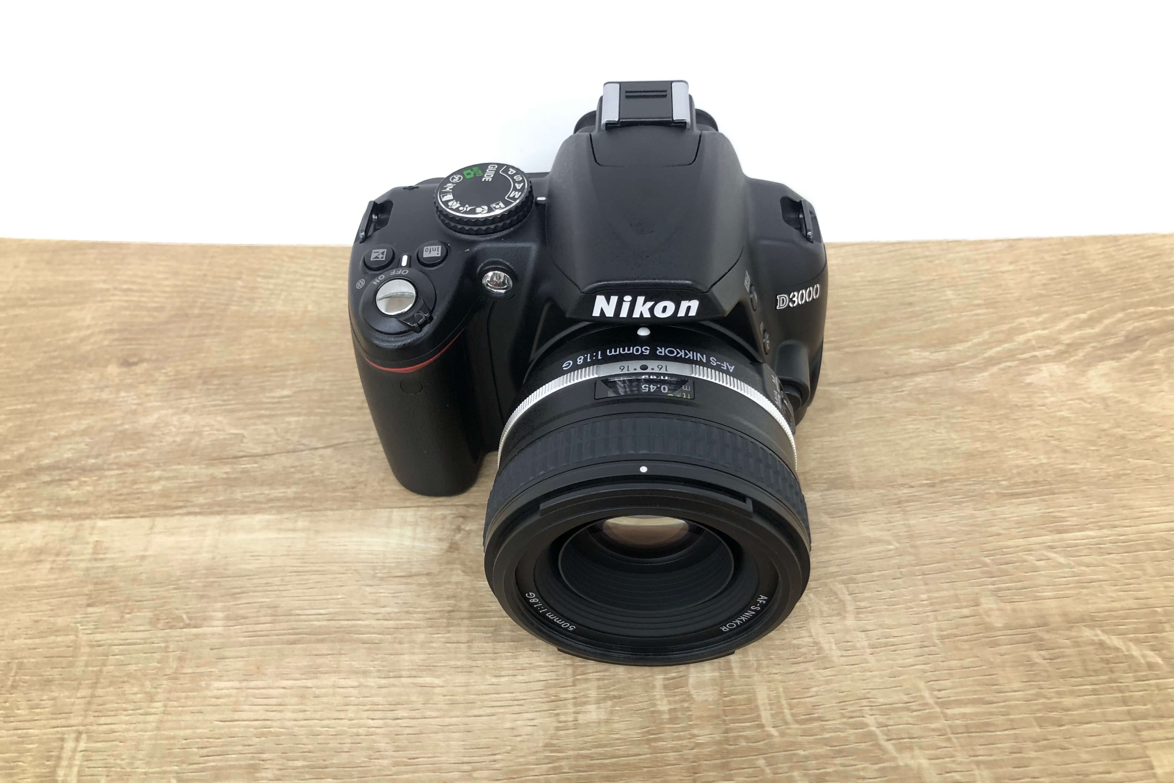 ニコン最後のCCD機、Nikon D3000は、チャーミングな現役コンパクトだ 