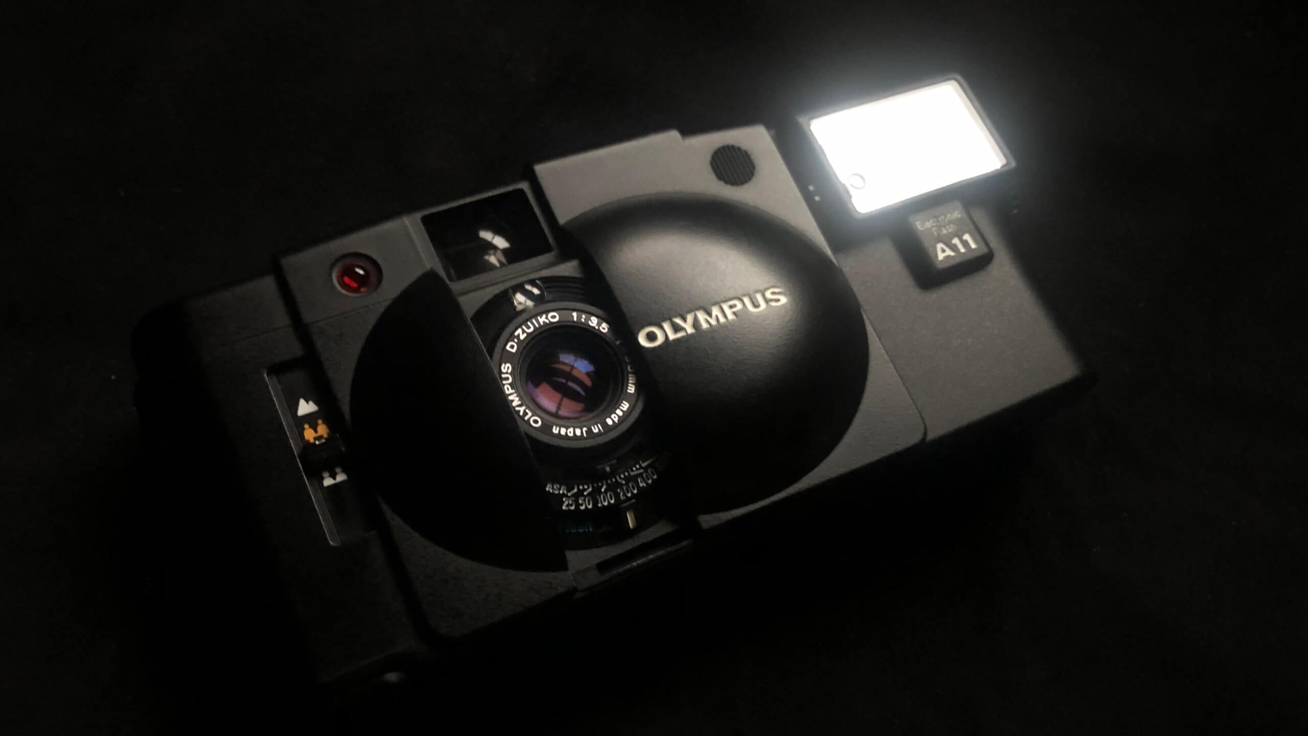 OLYMPUS XA2 コンパクトフィルムカメラ + A11 Flash カメラ フィルム ...