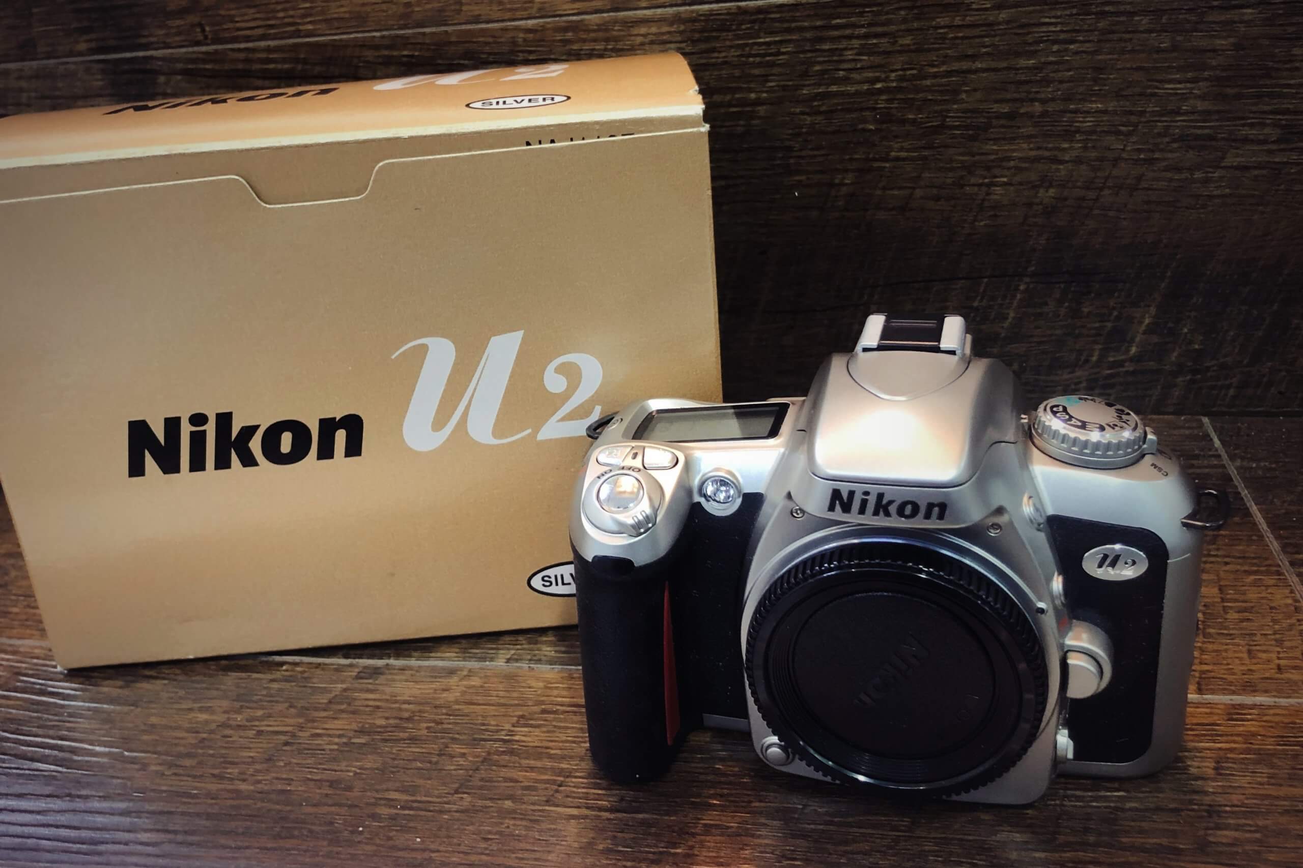 やっと僕のところにも来た、ゴールド色のニコン Nikon U2。｜記憶カメラ