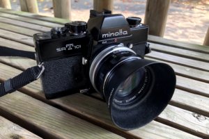 我が道を行く人におすすめしたい、硬派なフィルムカメラ「MINOLTA ミノルタ三選」。｜記憶カメラ
