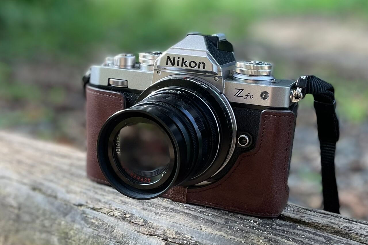 そのデザインが「撮ろう」と誘ってくる、Nikon Z fc。｜記憶カメラ