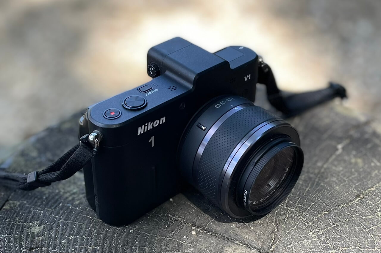 カメラ デジタルカメラ 最終値引き Nikon 1 J3 レンズ交換式デジタルカメラ＋SDカード付 