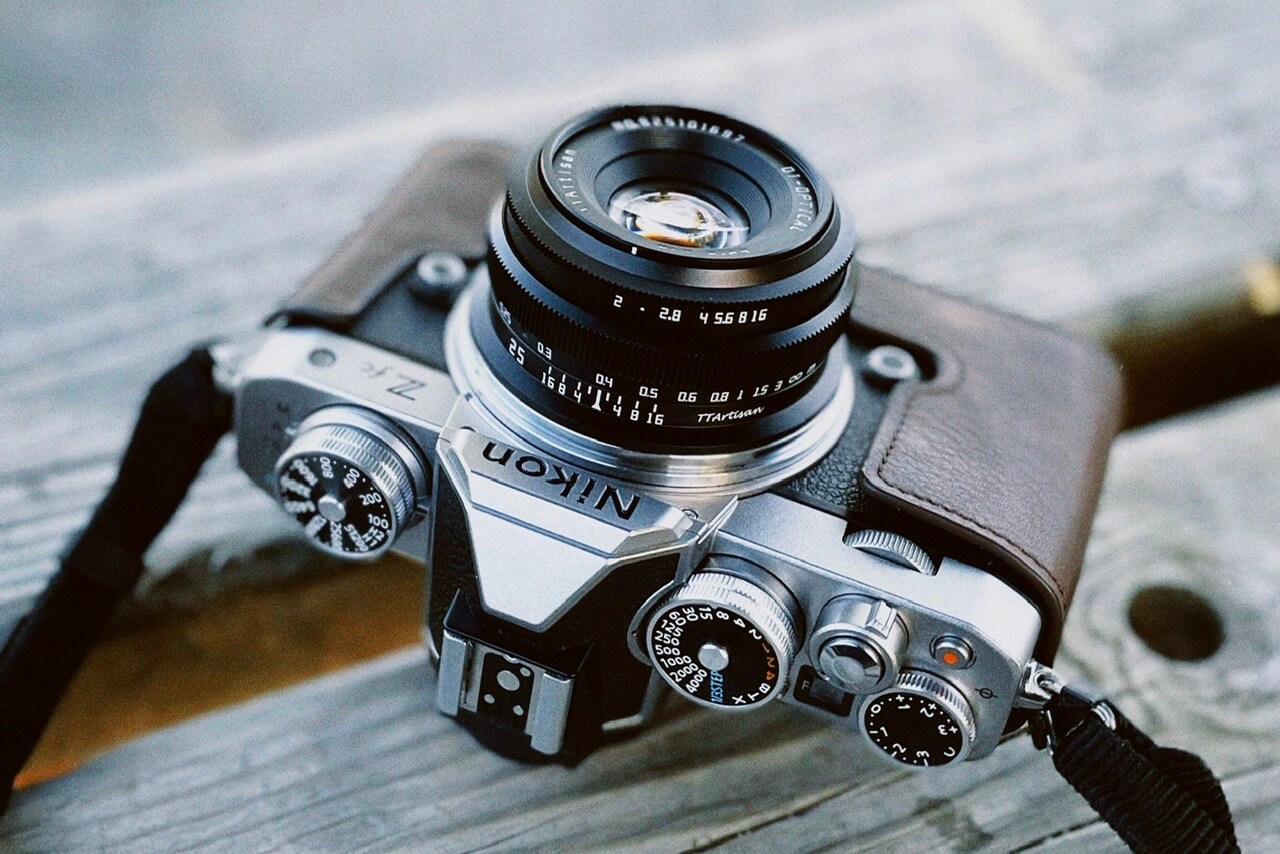 Nikon Z fcは、明るい単焦点レンズでグッと楽しくなる。｜記憶カメラ