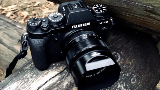 富士フィルム　カメラX-T2　レンズ単焦点35mmf1.4セット