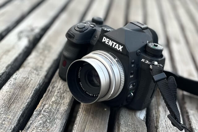 PENTAX K-3 Mark IIIのモダンなキレ。｜記憶カメラ