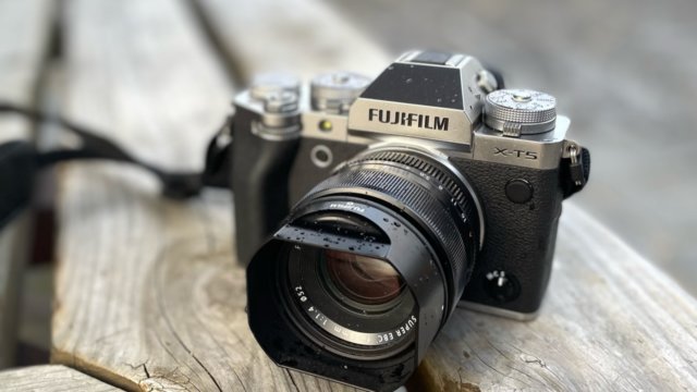 シルバーの写真機、FUJIFILM X-T5がやって来た。｜記憶カメラ